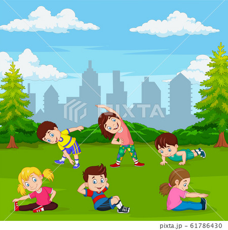 Cartoon kids doing yoga in green city park 61786430