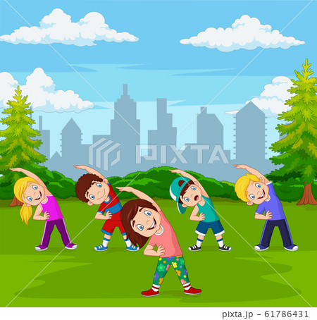 Cartoon little kids exercising in green city park 61786431