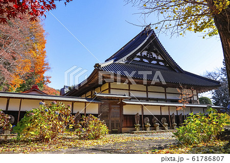 【山梨県北杜市】秋の海岸寺 本堂と百体観音・百番観世音石仏 【山梨県北杜市】秋の海岸寺 本堂と百体観音・百番観世音石仏 61786807