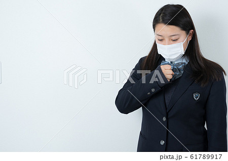 女子高生　制服　マスク　 61789917
