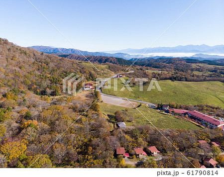 愛知県 茶臼山高原 萩太郎山 紅葉 空撮の写真素材