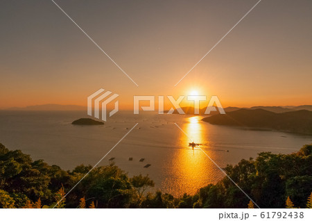 万葉岬の夕陽 万葉岬の夕陽 61792438
