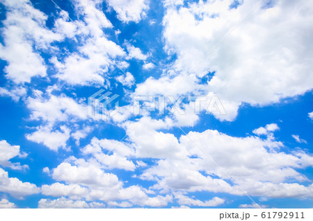 Clear blue sky with cloudy as a background 61792911