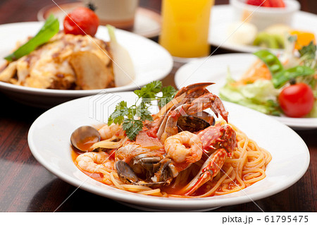 魚介類のパスタイメージ	 61795475