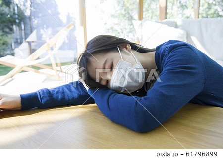 体調不良 風邪 イメージ 体調不良 風邪 イメージ 61796899
