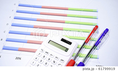 グラフ　ビジネス書類　イメージ 61799919