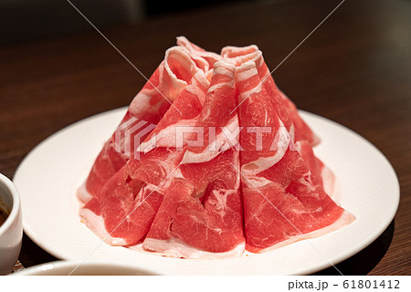 寄り添いあう肉 61801412