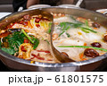 赤と白の火鍋 61801575
