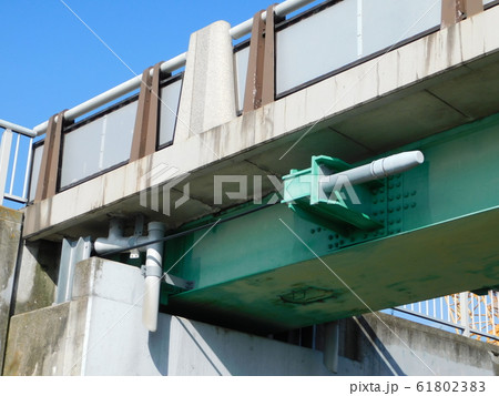 落橋防止装置 61802383