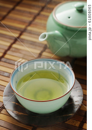 温かい緑茶 61808065