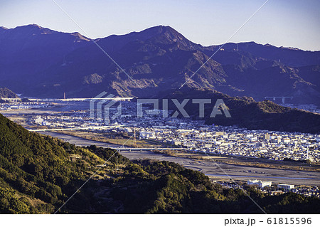 （静岡県）静岡市・山側の街並み　望遠 61815596