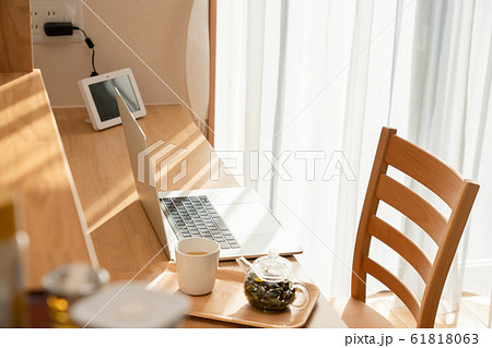 カウンターテーブル　ワークスペース　飲み物 61818063