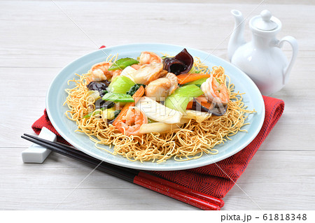 海鮮(五目)中華あん、かた焼きそば。揚げた細麺に、海鮮・野菜の五目あんをかけたあんかけそば。 海鮮(五目)中華あん、かた焼きそば。揚げた細麺に、海鮮・野菜の五目あんをかけたあんかけそば。 61818348