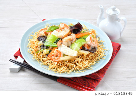 海鮮(五目)中華あん、かた焼きそば。揚げた細麺に、海鮮・野菜の五目あんをかけたあんかけそば。 海鮮(五目)中華あん、かた焼きそば。揚げた細麺に、海鮮・野菜の五目あんをかけたあんかけそば。 61818349