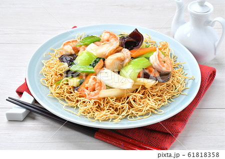 海鮮(五目)中華あん、かた焼きそば。揚げた細麺に、海鮮・野菜の五目あんをかけたあんかけそば。 海鮮(五目)中華あん、かた焼きそば。揚げた細麺に、海鮮・野菜の五目あんをかけたあんかけそば。 61818358