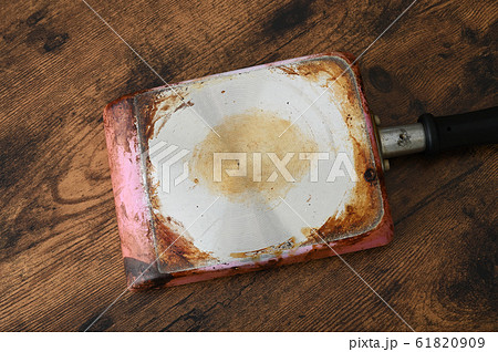 焦げたフライパン（玉子焼き器） 61820909