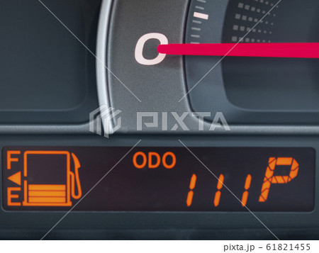 車のメーター　111km 61821455