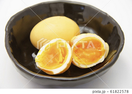 ゆで卵の燻製のイメージ 61822578
