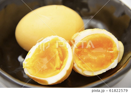 ゆで卵の燻製のイメージ 61822579