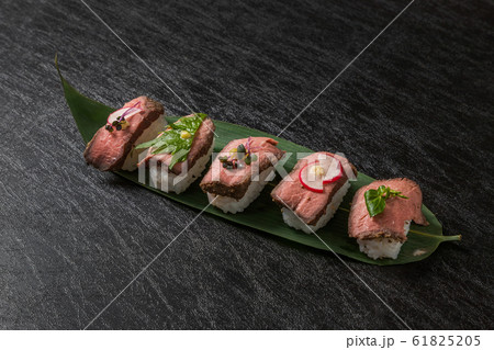 高級ローストビーフ　Roast beef of highest quality Japanese  61825205