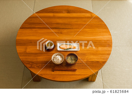 一般的な朝食　Typical Japanese breakfast  61825684