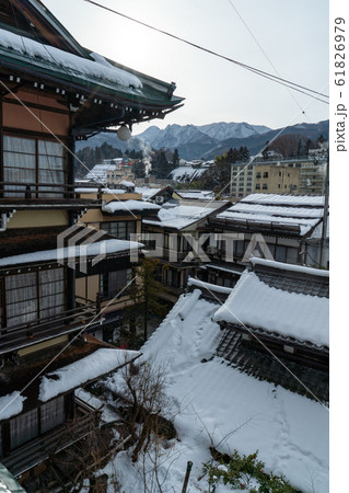 雪景色の屋根 日本家屋 雪景色の屋根 日本家屋 61826979