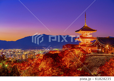 京都  秋の清水寺  三重塔　　　 61828235