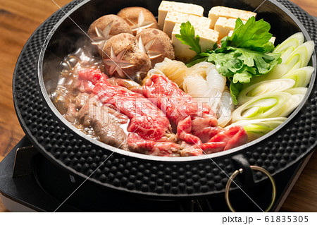すき焼き 61835305