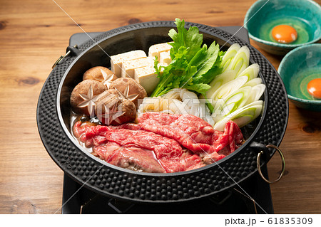 すき焼き すき焼き 61835309