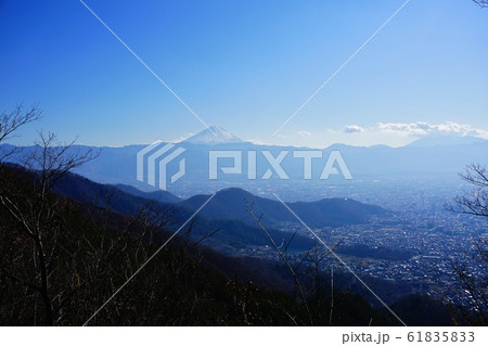 山梨 甲府 淡雪山付近からの富士山 山梨 甲府 淡雪山付近からの富士山 61835833