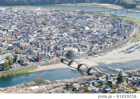 岩国城からの街並みと錦川の眺め 61839256