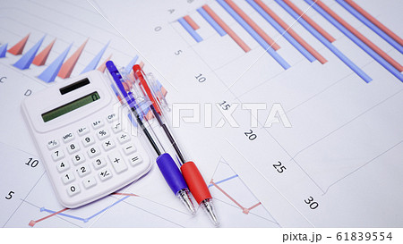 グラフ　ビジネス書類　イメージ 61839554