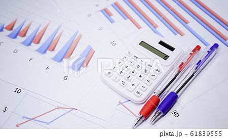 グラフ　ビジネス書類　イメージ 61839555
