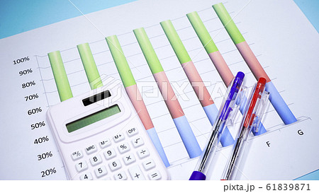 グラフ　ビジネス書類　イメージ 61839871