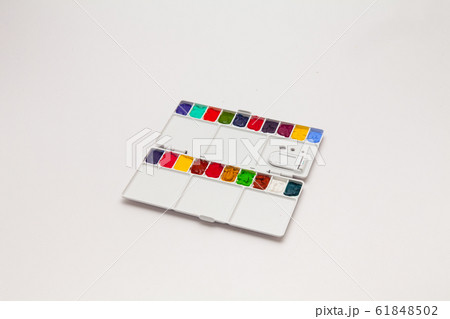 Painting pallet isolated on white 61848502
