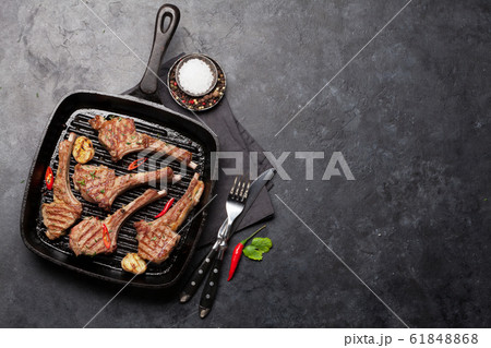 Grilled lamb ribs 61848868