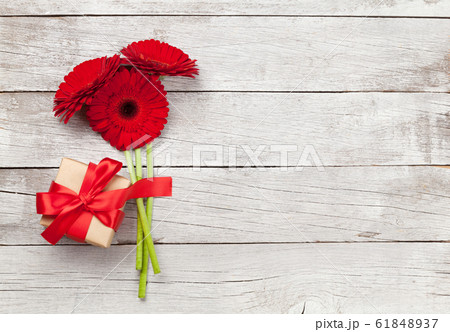 Valentines day card with gift and flowers 61848937