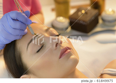 Mikrobleyding Eyebrows Workflow in a Beauty Salon Mikrobleyding Eyebrows Workflow in a Beauty Salon 61849975