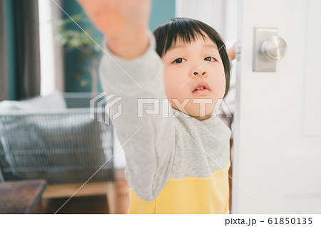 3 years old　3歳　男の子　扉 61850135