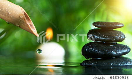Dripping drops from bamboo tube 61850918