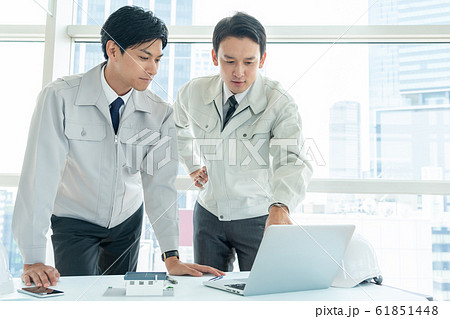 建設業 打ち合わせ オフィス ゼネコン ビジネスイメージ 61851448