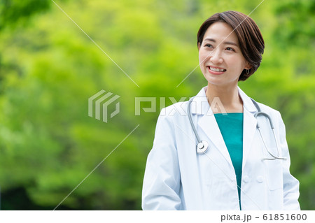 女医 医療 メディカルイメージ 61851600