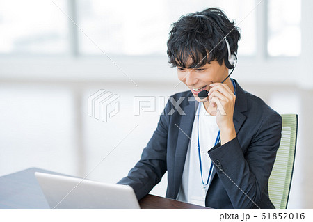 オペレーター、コールセンター、スーツ、スタッフ オペレーター、コールセンター、スーツ、スタッフ 61852016
