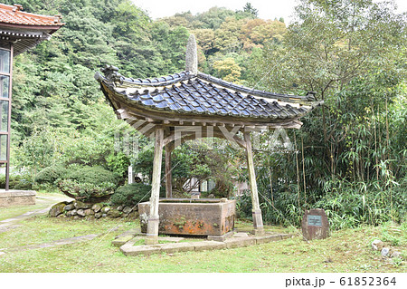 三本柱の手水舎 三本柱の手水舎 61852364