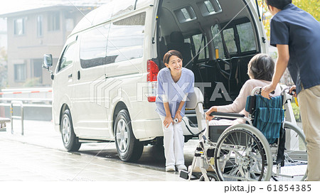 介護施設 デイサービス 介護車両 医療イメージ 介護施設 デイサービス 介護車両 医療イメージ 61854385
