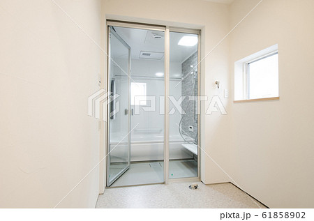 新築一戸建て　入居前　バスルーム 61858902