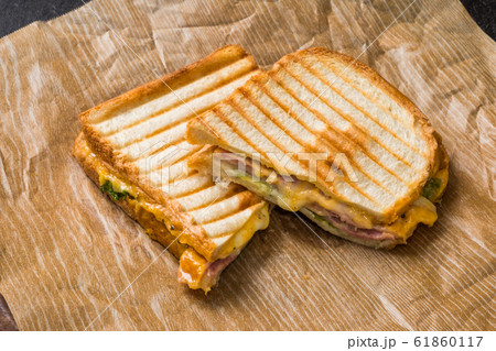 ホットサンドイッチ　Italian popular hot sandwich (panini) 61860117