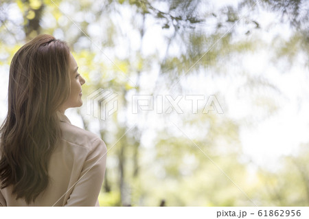 韓国人 若い女性 ビジネスウーマン 61862956