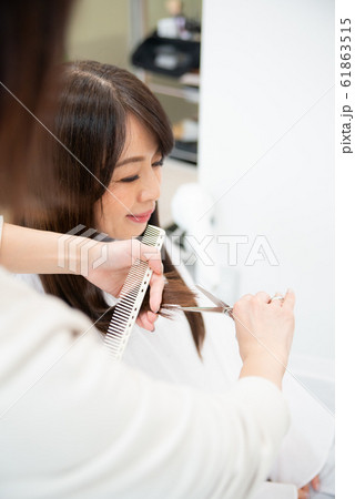 シニア女性 美容 61863515