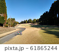冬のゴルフ場　晴天 61865244